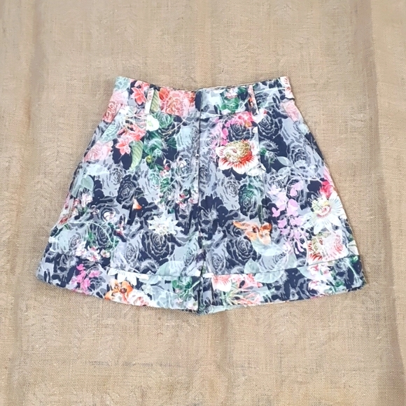 Pants - Jaspal Size XS Floral Shorts (approx 8)